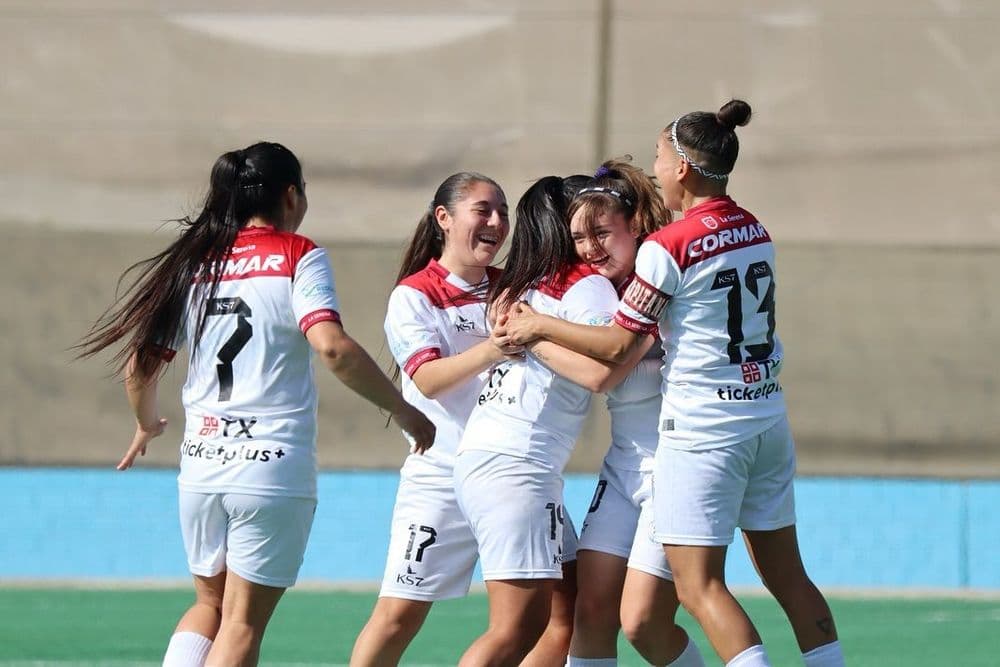 El fútbol formativo femenino se abre paso en La Serena