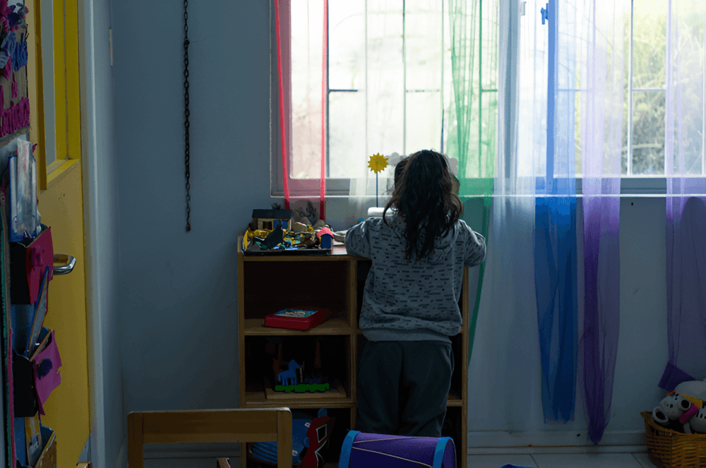 Los niños y niñas disfrutan de un espacio seguro en el jardín infantil Arcoíris