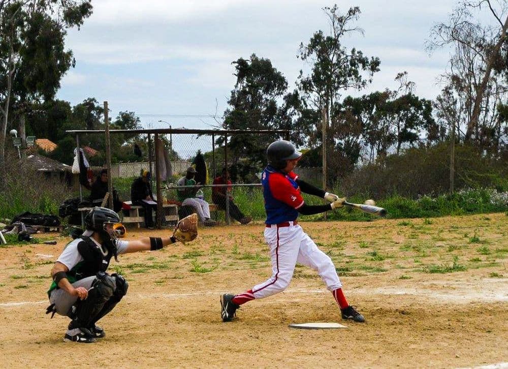 Inmigrantes venezolanos instalan un nuevo deporte en la región: “el sóftbol”